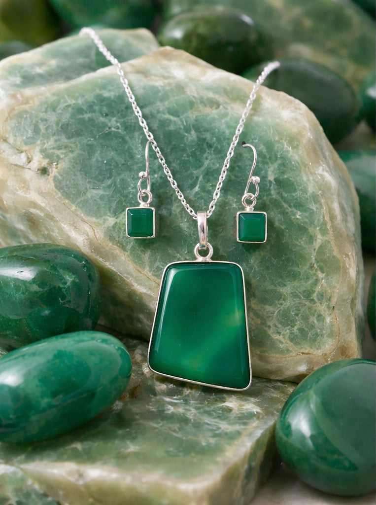 Green Onyx and Solid Sterling Silver Pendant on a 22" Sterling Silver Box Chain