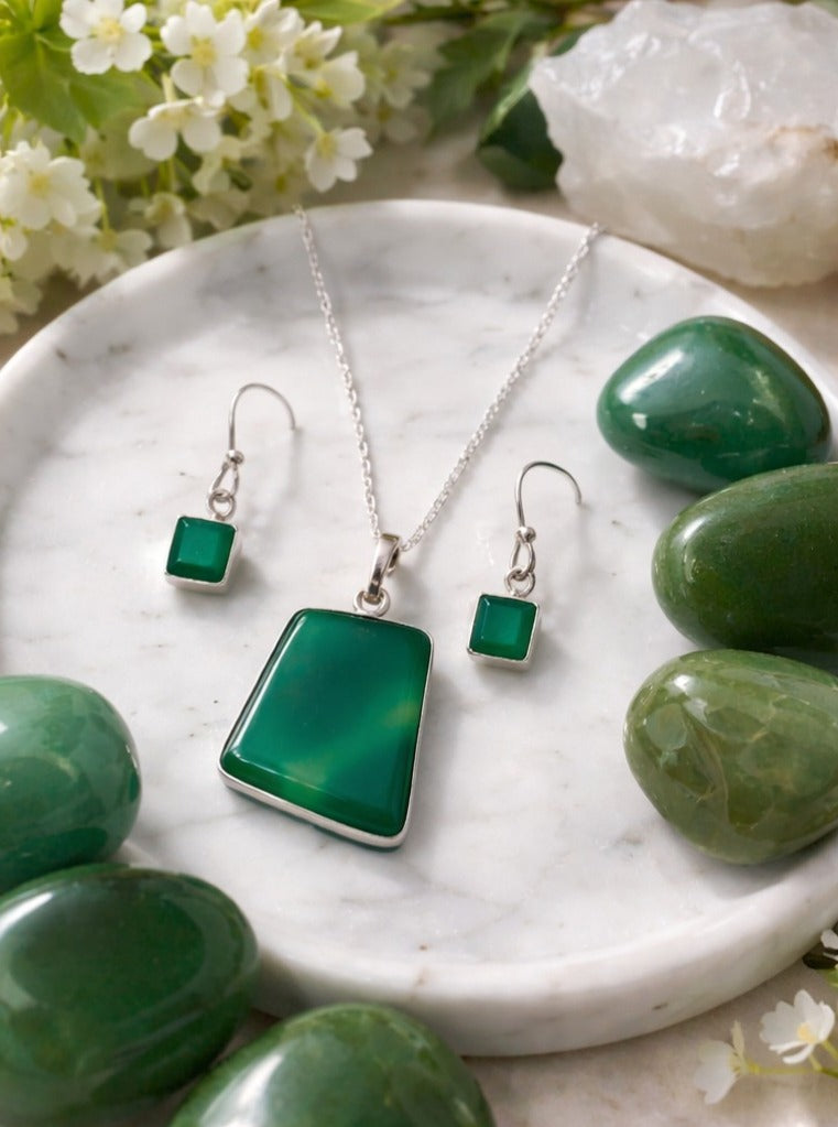 Green Onyx and Solid Sterling Silver Pendant on a 22" Sterling Silver Box Chain