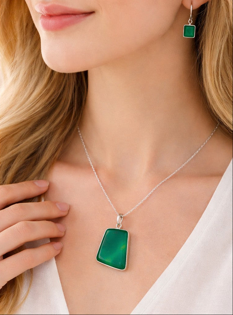 Green Onyx and Solid Sterling Silver Pendant on a 22" Sterling Silver Box Chain